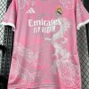 Maglia concept Real Madrid stagione duemilaventiquattro duemilaventicinque design esclusivo