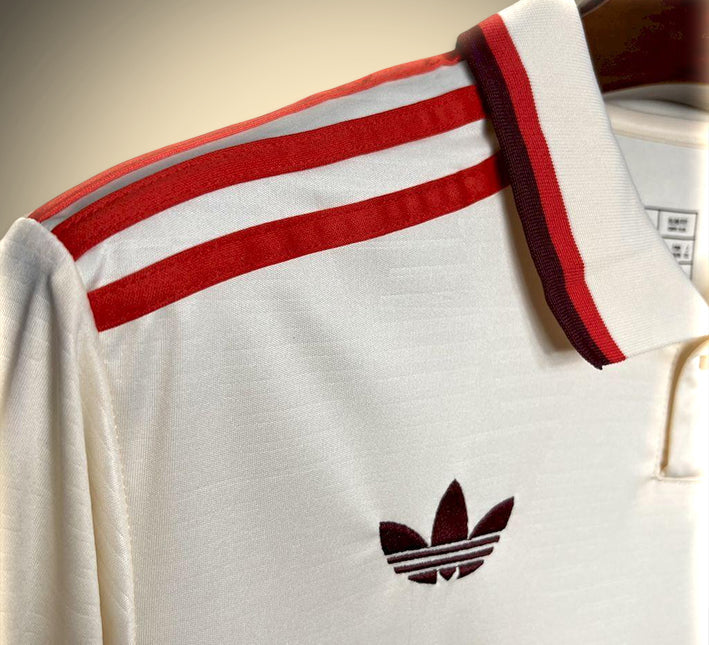 tenue-exterieure-bayern-munich-football-edition-2024-2025 tenue extérieure Bayern Munich football édition 2024 2025