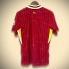 maillot-domicile-liverpool-saison-vingt-quatre-vingt-cinq-rouge-officiel Maglia home Liverpool stagione ventiquattro venticinque rossa ufficiale