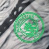 t-shirt-de-football-manchester-city-design-concept-noir-gris-pour-supporter T-shirt da calcio Manchester City design concept nero grigio per supporter