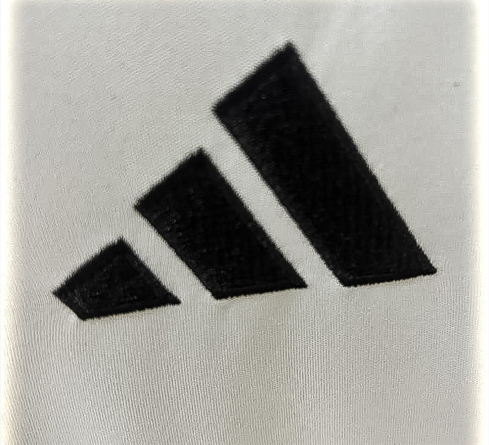 MAILLOTREALMADRID2425LOGOADIDAS.jpg Maglia Real Madrid Home 2025-2026 vista laterale