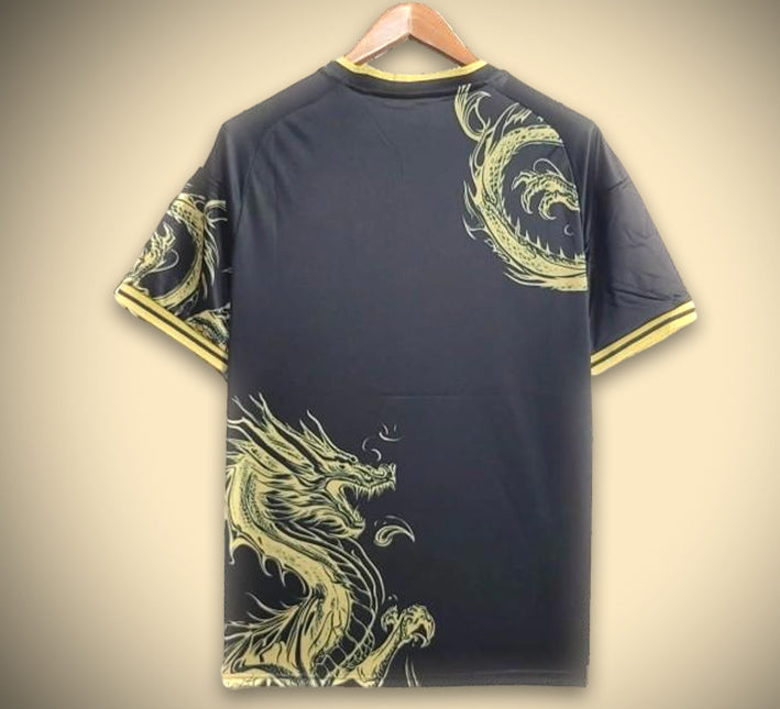 jersey-supporter-real-madrid-style-concept-avec-dragon-dore Maglia supporter Real Madrid stile concept con drago dorato