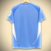 MAILLOTREALMADRID2425prematch.jpg Maglia Real Madrid Pre-Partita Edizione Blu 2025-2026 vista laterale