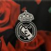 Maglia concept del Real Madrid rosa e rossa edizione 2025 2026