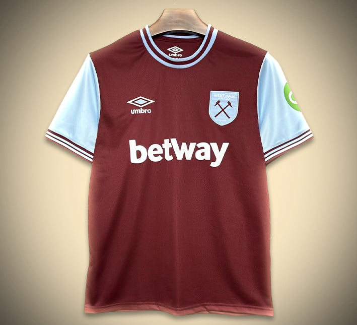 MAILLOTWESTHAMDOMICILE-1.jpg Maglia West Ham Home 2024-2025 vista frontale