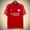 MaillotPSGEXT2RIEUR24-1.jpg Maillot Paris Saint-Germain Extérieur Édition Rouge 2024-2025 vue de face