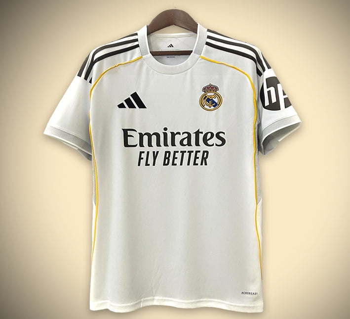 Maillot_R_al_Madrid_Domicile_25_26-1.jpg Maglia Real Madrid Home 2025-2026 vista frontale