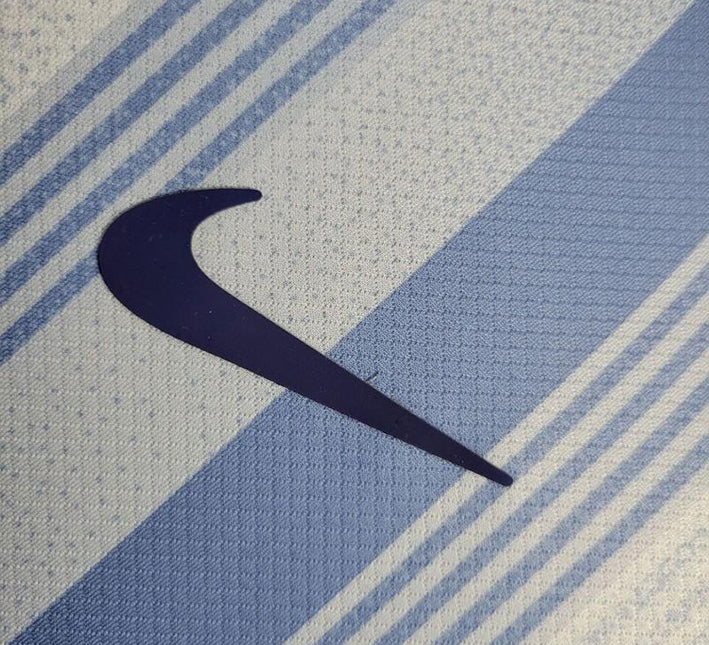 Maillottottenham24dosnike.jpg Maglia Tottenham Home 2024-2025 dettaglio tessuto