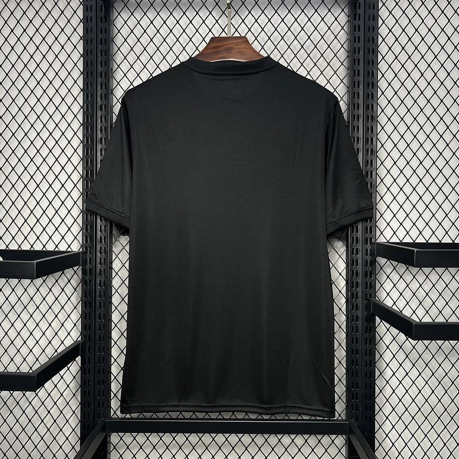 maglia nera stile Brasile stagione 20242025