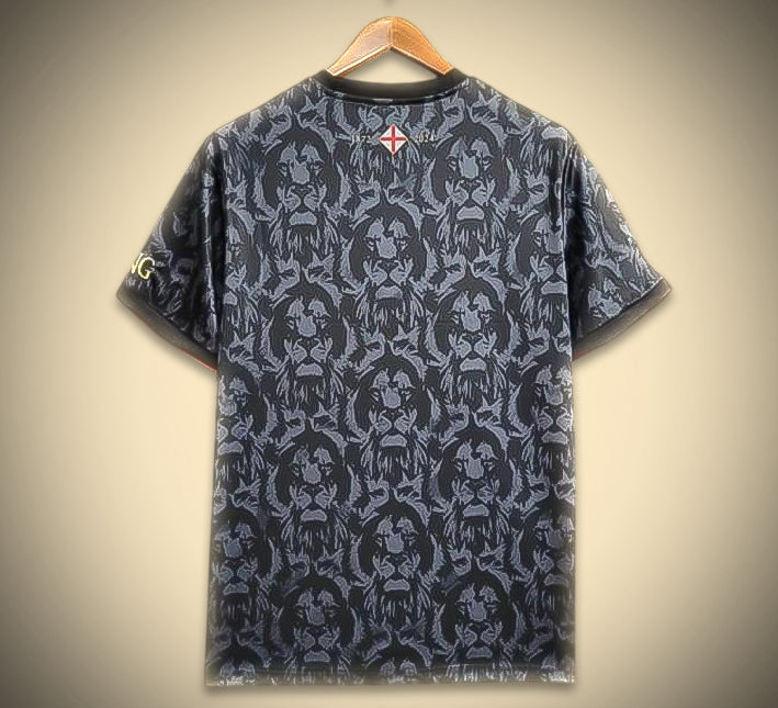 maillotangleterrecommanoirdos.jpg Maglia Concept Inghilterra Edizione Comma Nero 2024 vista posteriore