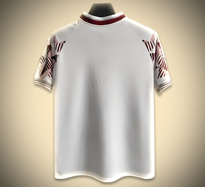 maillot-concept-bayern-munich-edition-avant-match-saison-2025-2026-tenue-echauffement-football Maglia concept Bayern Monaco edizione pre-partita stagione 2025 2026 tenuta riscaldamento calcio