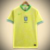 Tenue officielle Brésil domicile avec écusson et finitions modernes