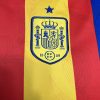 maillotespagneeurologo.jpg Maglia Spagna Pre-Partita Euro 2024 vista laterale