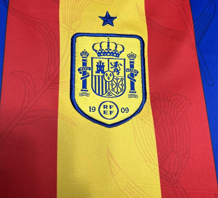 maillotespagneeurologo.jpg Maglia Spagna Pre-Partita Euro 2024 vista laterale