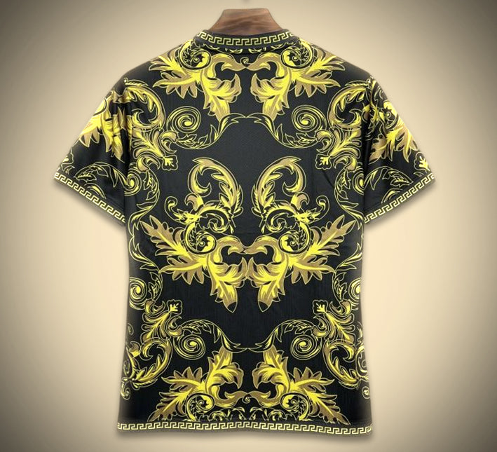 maillot-de-football-italie-design-versace-collection-2024-2025 Maglia da calcio Italia design Versace collezione 2024 2025