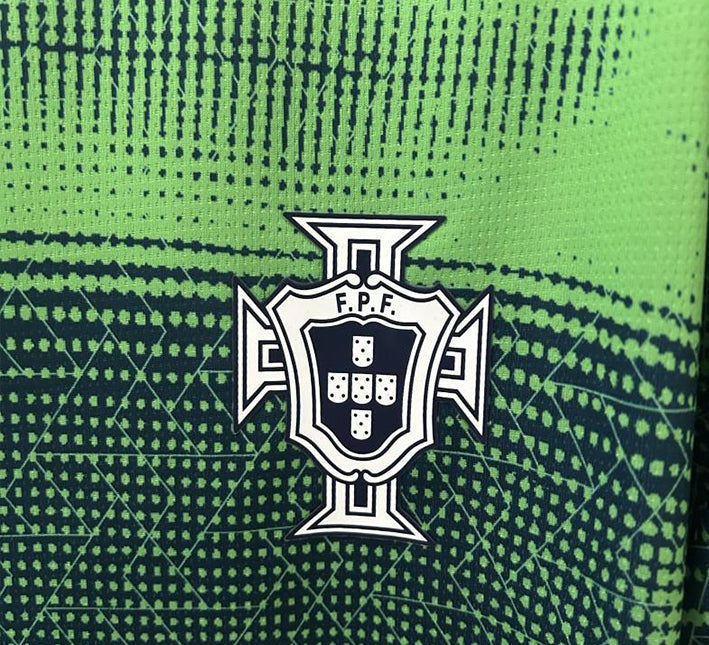 maillotportugalesportlogo.jpg Maglia Portogallo E-Sport Home 2024-2025 vista laterale