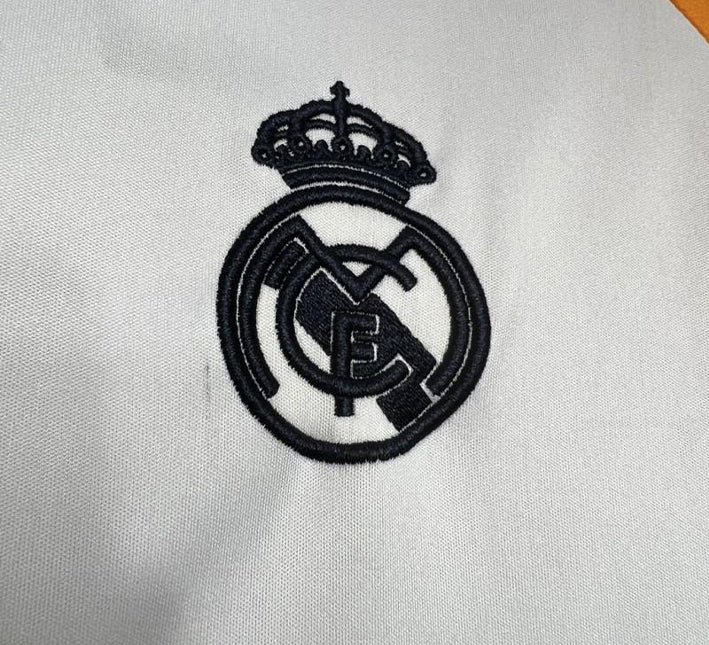 Maglia Real Madrid Allenamento Pre-Partita 2024-2025 vista di profilo