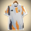Maglia Real Madrid Pre-Partita 2024-2025 vista frontale
