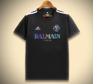 Maillot de foot Manchester United collection Balmain tenue supporter élégante