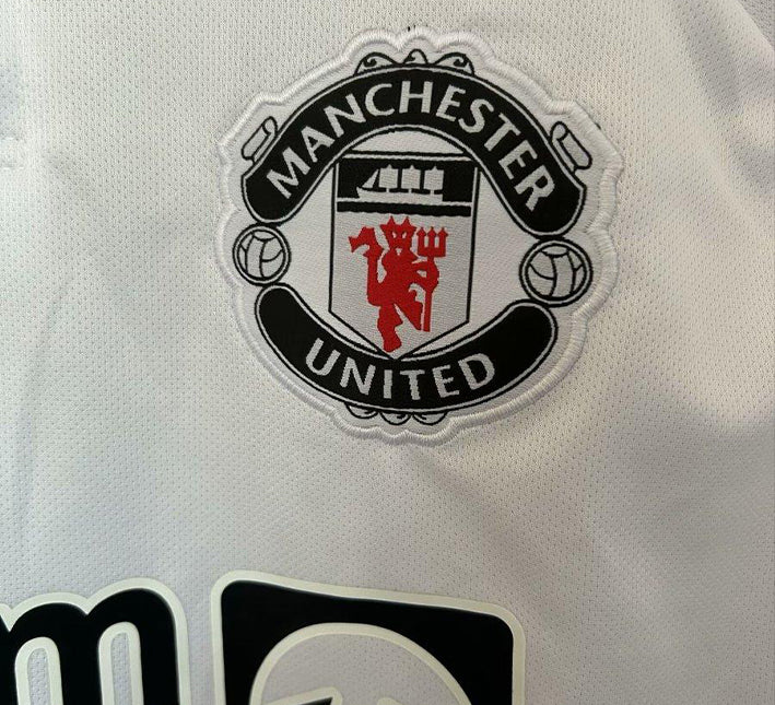maillot-concept-manchester-united-rose-edition-2526 maglia concept Manchester United rosa edizione 2526