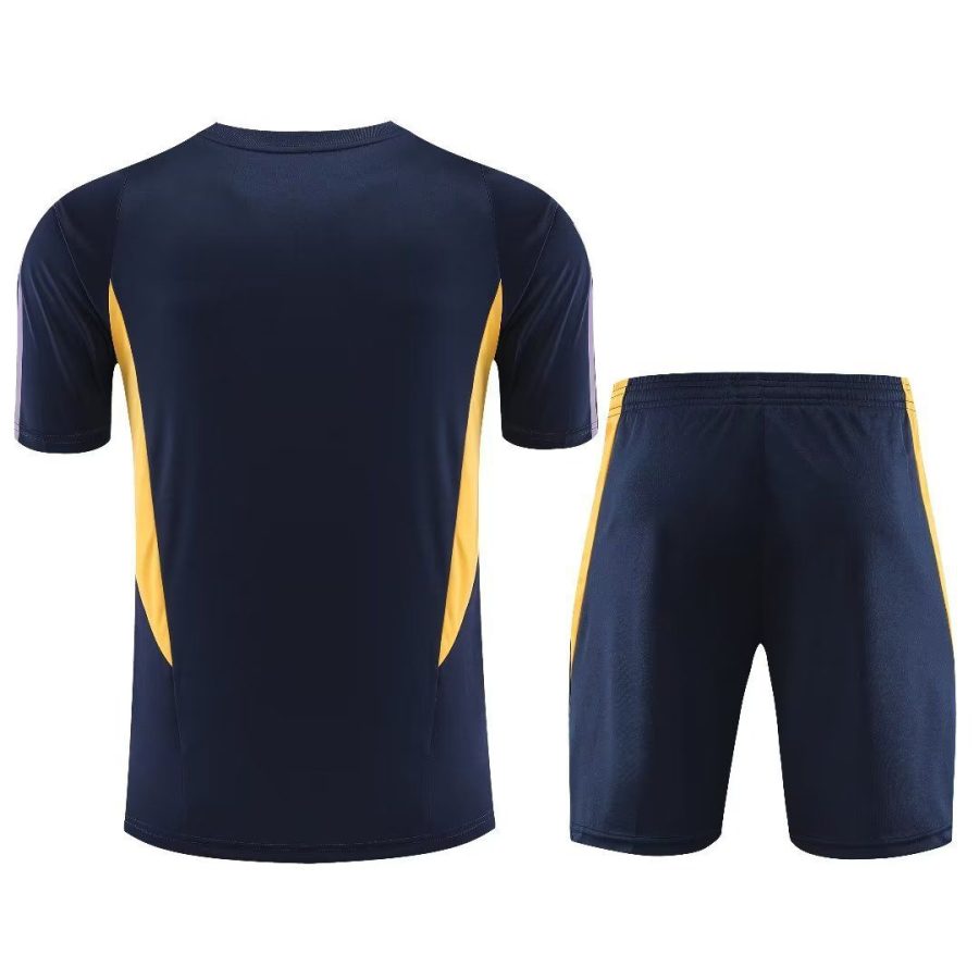 ensemble-entrainement-real-madrid-bleu-saison-vingt-trois-vingt-quatre Set allenamento Real Madrid blu stagione venti tre venti quattro
