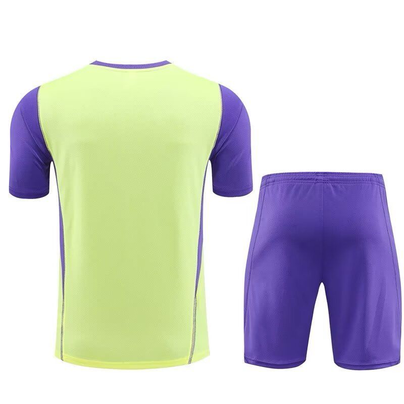 ensemble-entrainement-real-madrid-saison-vingt-trois-vingt-quatre-maillot-et-short Set allenamento Real Madrid stagione ventitre ventiquattro maglia e pantaloncini