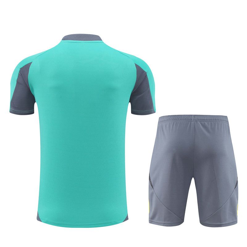 Set maglia e pantaloncini Ajax stagione 2024 2025 tenuta da calcio