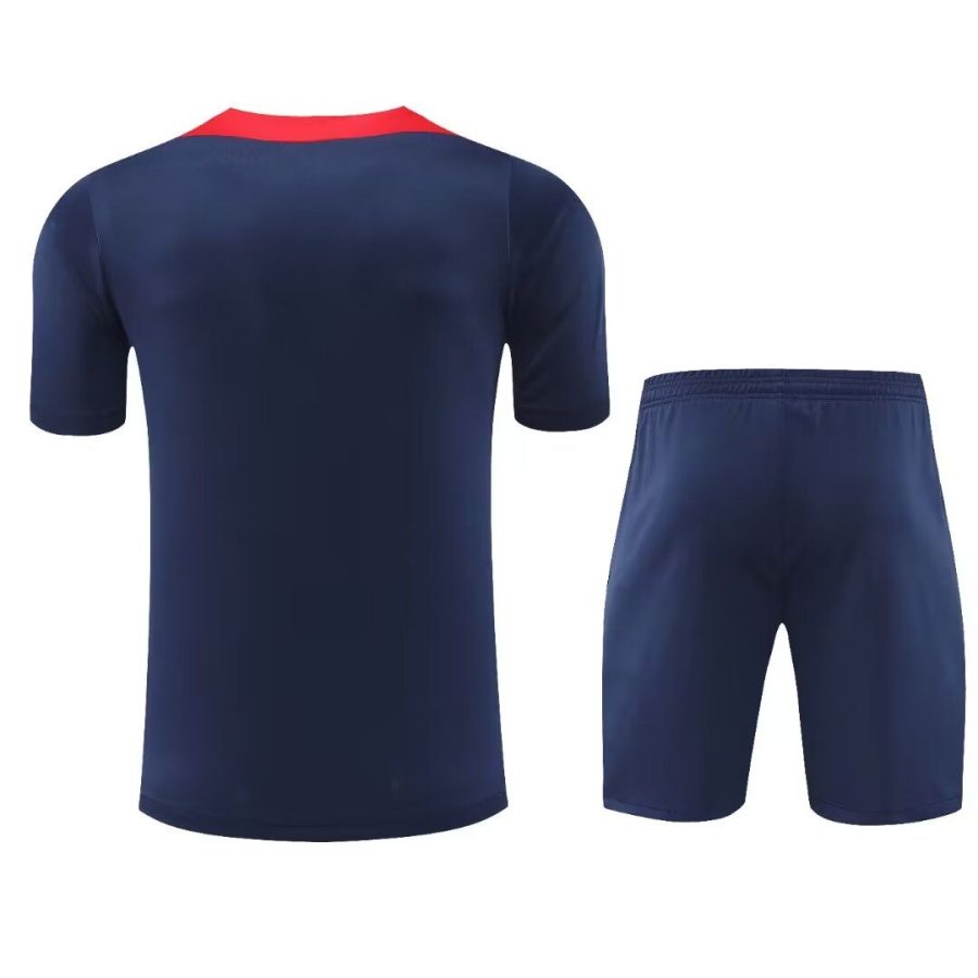 Set maglia e pantaloncini Atletico Madrid stagione 2024 2025 tenuta Home rossa e bianca