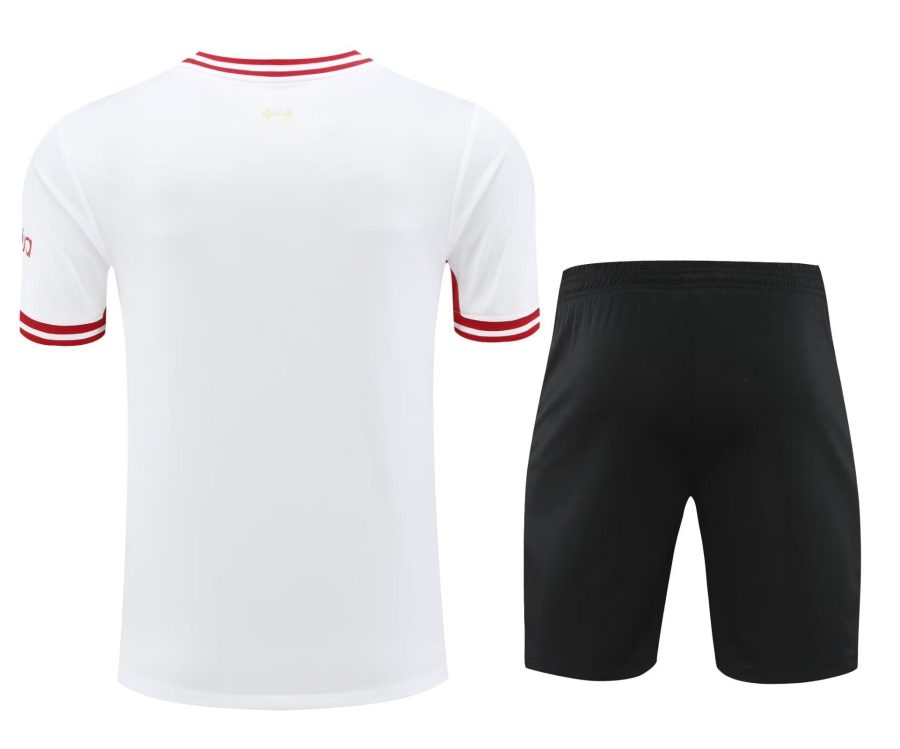 Set maglia e pantaloncini Liverpool stagione 2024 2025 tenuta da calcio rossa