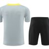 Set maglia e pantaloncini Liverpool stagione 2024 2025 tenuta Home rossa