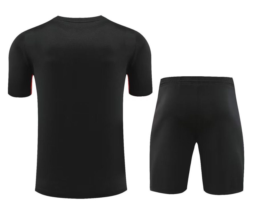 Set maglia e pantaloncini Liverpool stagione venti ventiquattro venti venticinque tenuta Home rossa