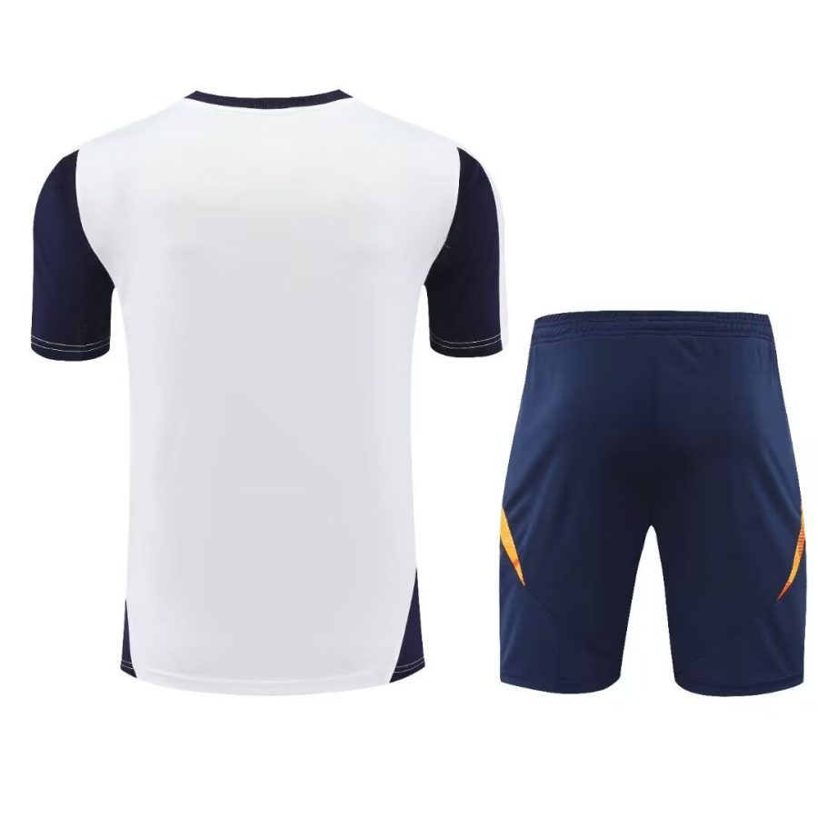 Set maglia e pantaloncini Real Madrid stagione 2024 2025 divisa da calcio