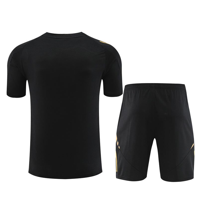 Set maglia e short Real Madrid stagione 2024 2025 tenuta ufficiale