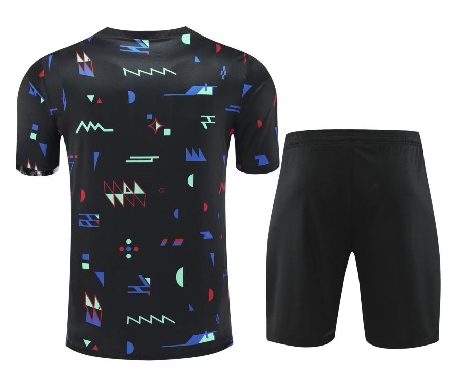 ensemble-portugal-2024-2025-maillot-et-short-de-football-domicile-rouge-et-vert Set Portogallo 2024 2025 maglia e short di calcio Home rosso e verde
