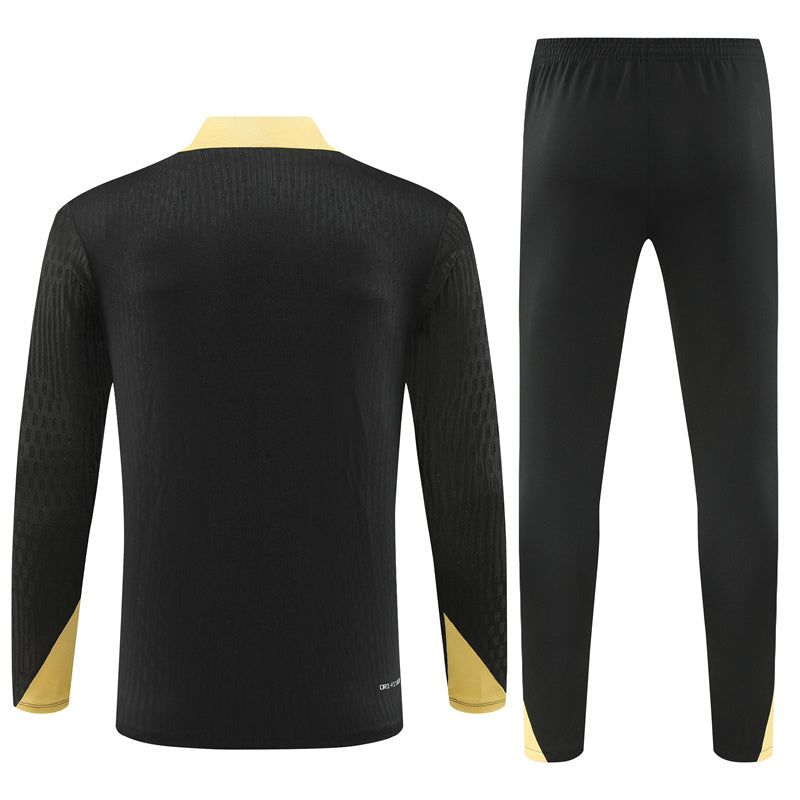 ensemble-survetement-fc-barcelona-saison-2024-2025-veste-zippee-et-pantalon-assorti Tuta completa FC Barcelona stagione 2024 2025 giacca con zip e pantaloni abbinati
