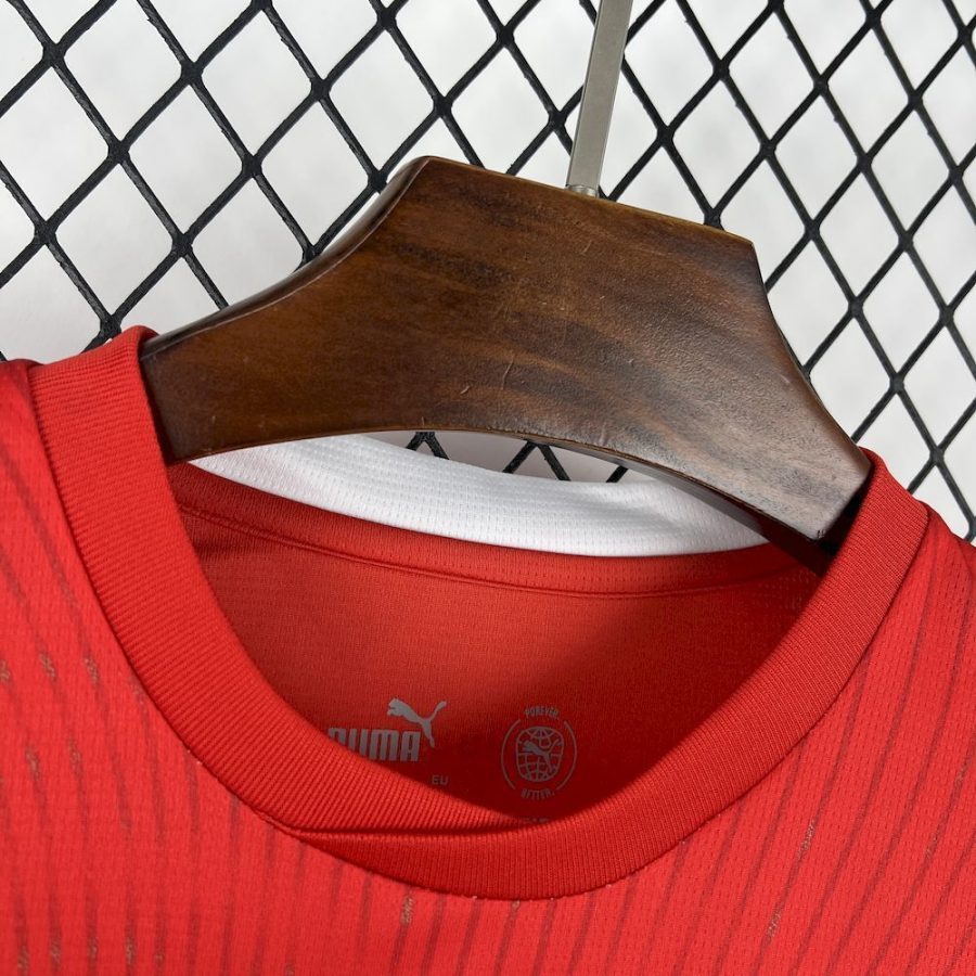 jersey-domicile-suisse-2026-flocage-croix-helvetique-style-moderne jersey home svizzera 2026 stampa croce elvetica stile moderno