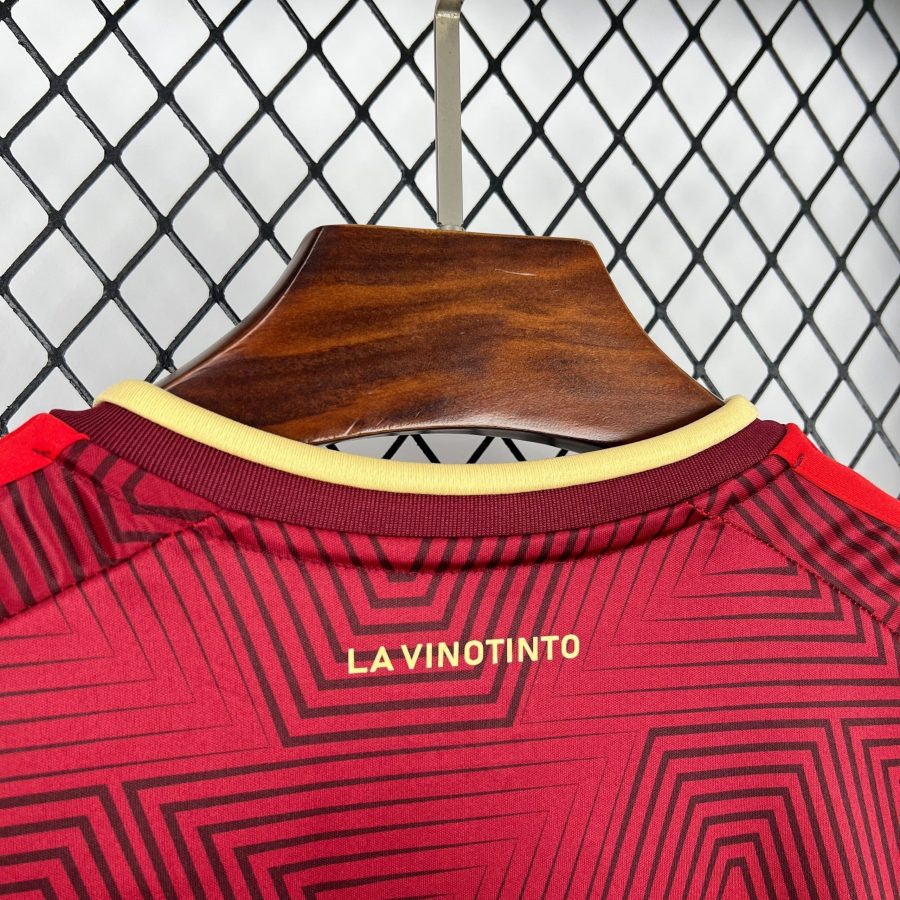 Jersey calcio Venezuela home stagione 2026 rosso bordeaux
