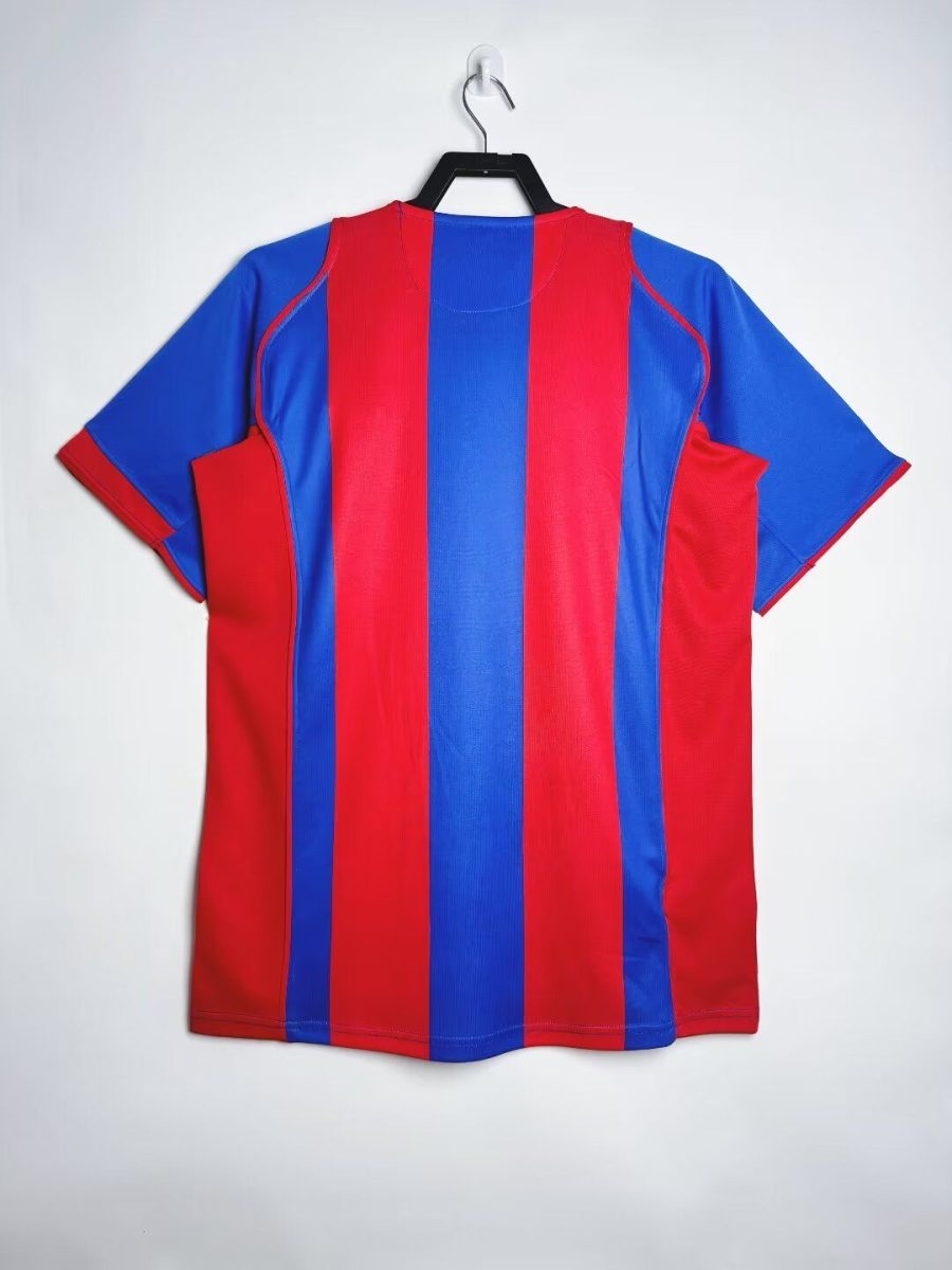 jersey-officiel-fc-barcelona-home-2004-2005-avec-ecusson-du-club Jersey ufficiale FC Barcelona home 2004 2005 con stemma del club