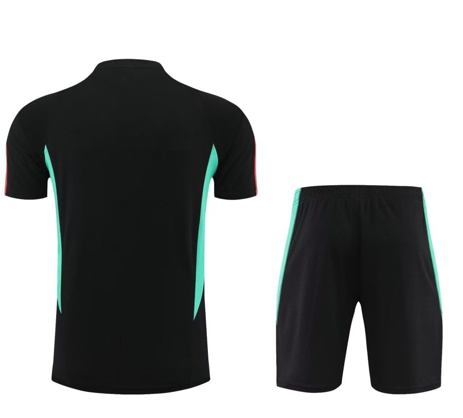 kit-training-manchester-united-noir-saison-2023-2024-tenue-d-entrainement-football Kit training Manchester United nero stagione 2023 2024 tenuta da allenamento calcio