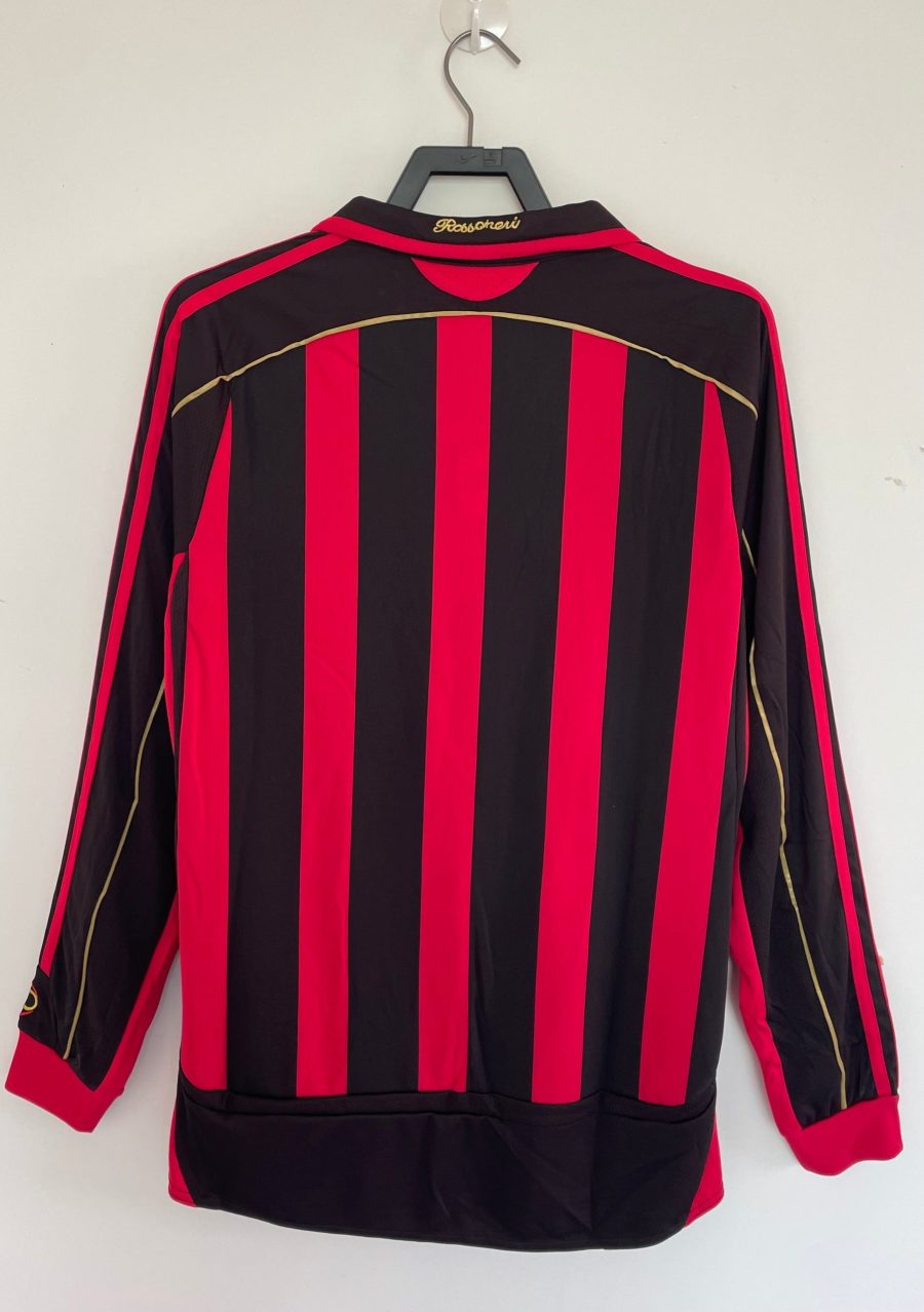 maillot-domicile-ac-milan-manches-longues-saison-deux-mille-six-deux-mille-sept-rouge-et-noir Maglia home AC Milan maniche lunghe stagione duemilasei duemilasette rosso e nero