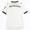 maillot-domicile-borussia-monchengladbach-saison-2025-2026-tenue-officielle-blanche-et-verte Maglia home Borussia Mönchengladbach stagione 2025 2026 tenuta ufficiale bianca e verde
