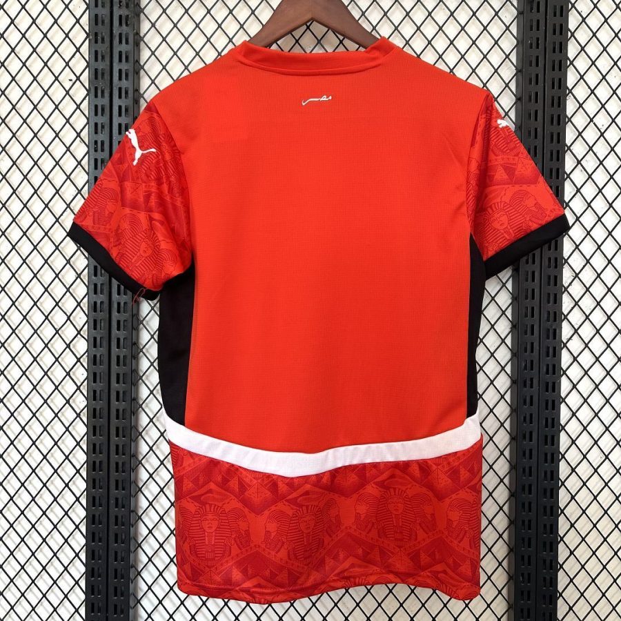 maillot-domicile-de-la-selection-d-egypte-saison-2026-tenue-officielle-rouge maglia Home della selezione d'Egitto stagione 2026 divisa ufficiale rossa