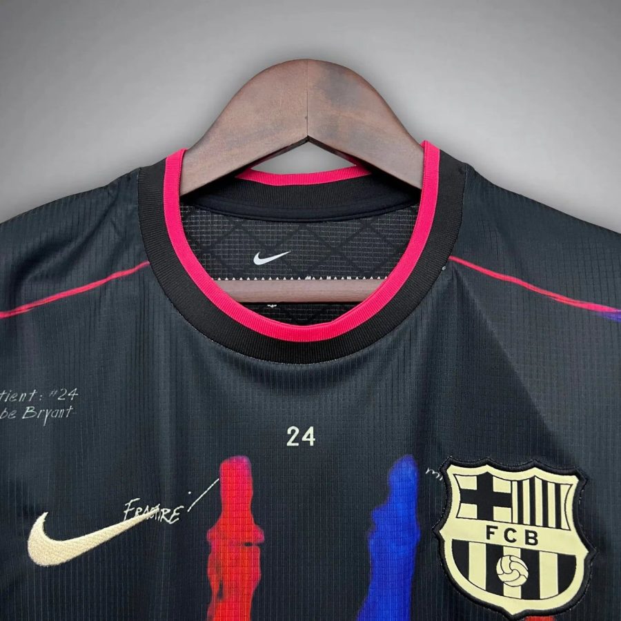 maillot-domicile-fc-barcelona-saison-2025-2026-design-blood-rouge-et-bleu maglia Home FC Barcelona stagione 2025 2026 design blood rosso e blu