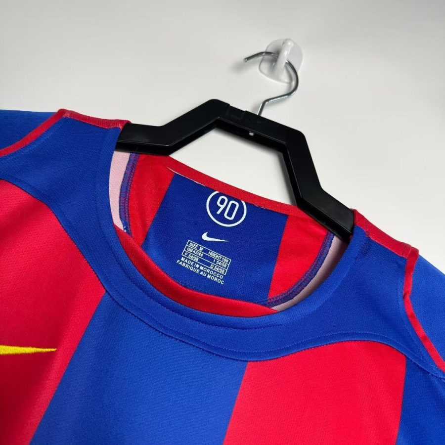 maillot-domicile-fc-barcelone-saison-2004-2005-bleu-et-grenat Maglia Home FC Barcellona stagione 2004 2005 blu e granata