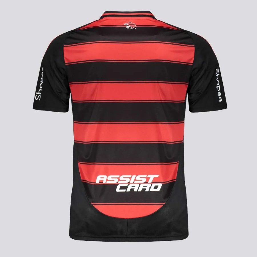 maillot-domicile-flamengo-saison-deux-mille-vingt-cinq-rouge-et-noir-avec-ecusson-du-club maglia Home Flamengo stagione duemilaventicinque rossa e nera con stemma del club