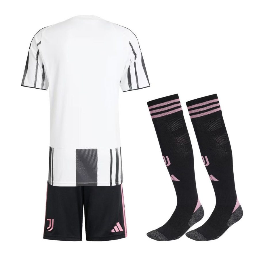 maillot-domicile-juventus-enfant-saison-2025-2026-avec-short maglia home Juventus bambino stagione 2025 2026 con pantaloncini