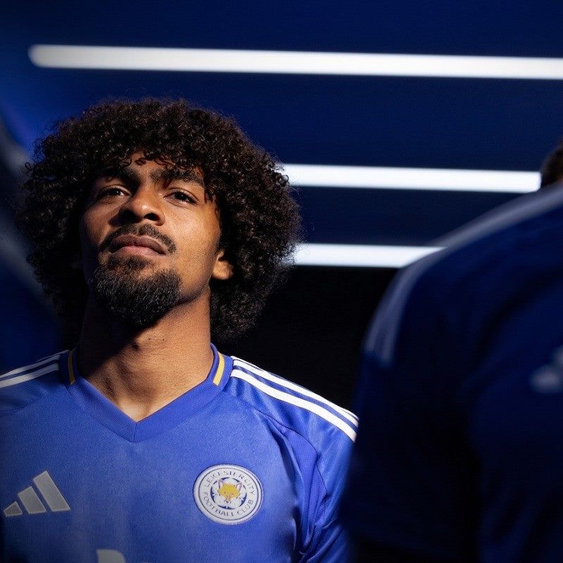 maillot-domicile-leicester-city-saison-deux-mille-vingt-quatre-deux-mille-vingt-cinq-bleu-officiel-premier-league maglia Home Leicester City stagione duemilaventiquattro duemilaventicinque blu ufficiale Premier League