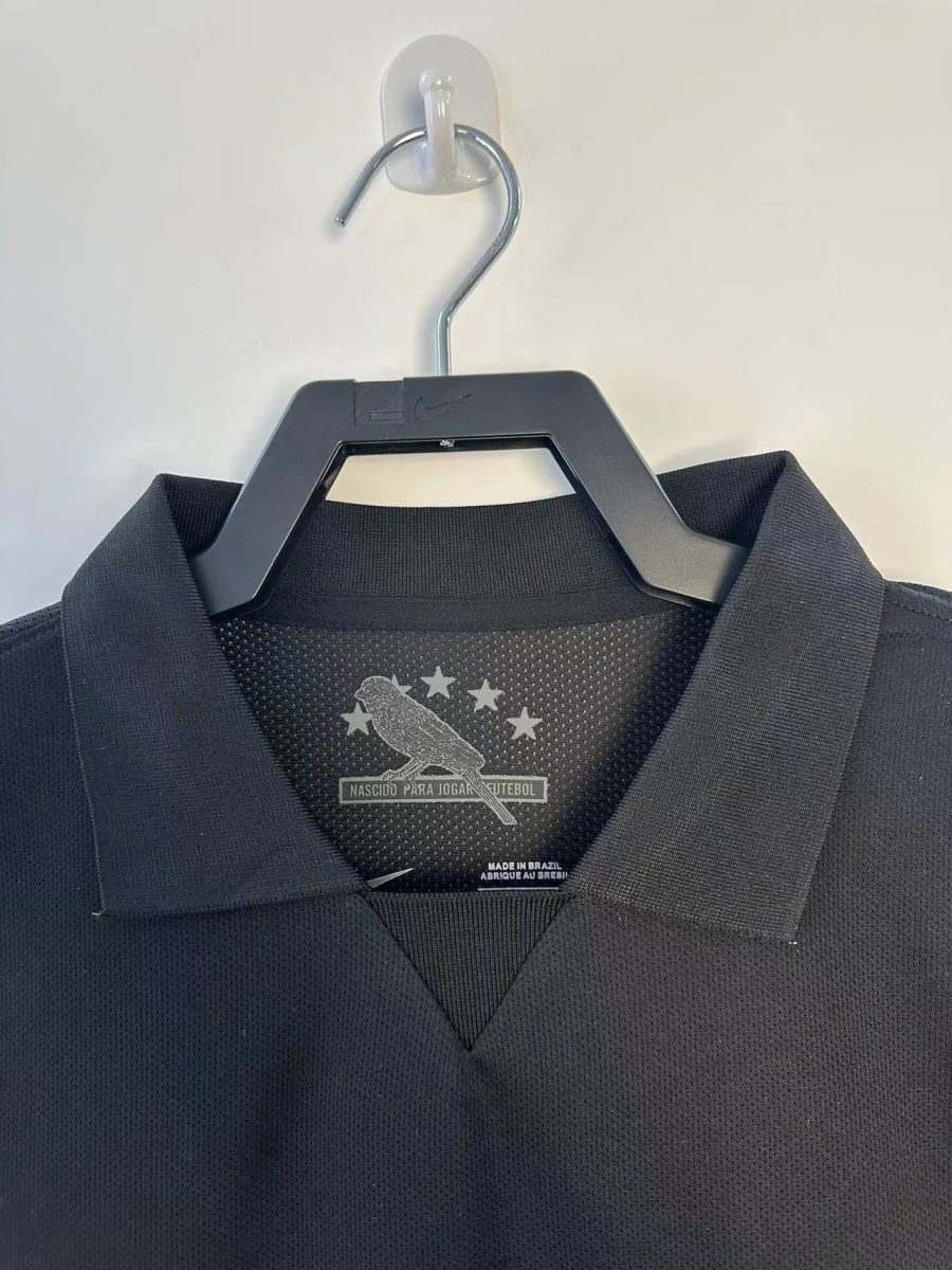 maillot-du-bresil-noir-saison-deux-mille-treize-deux-mille-quatorze Maglia del Brasile nera stagione duemilatredici duemilaquattordici