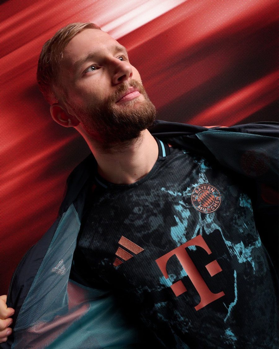 maglia away Bayern Monaco stagione duemilaventiquattro duemilaventicinque Adidas