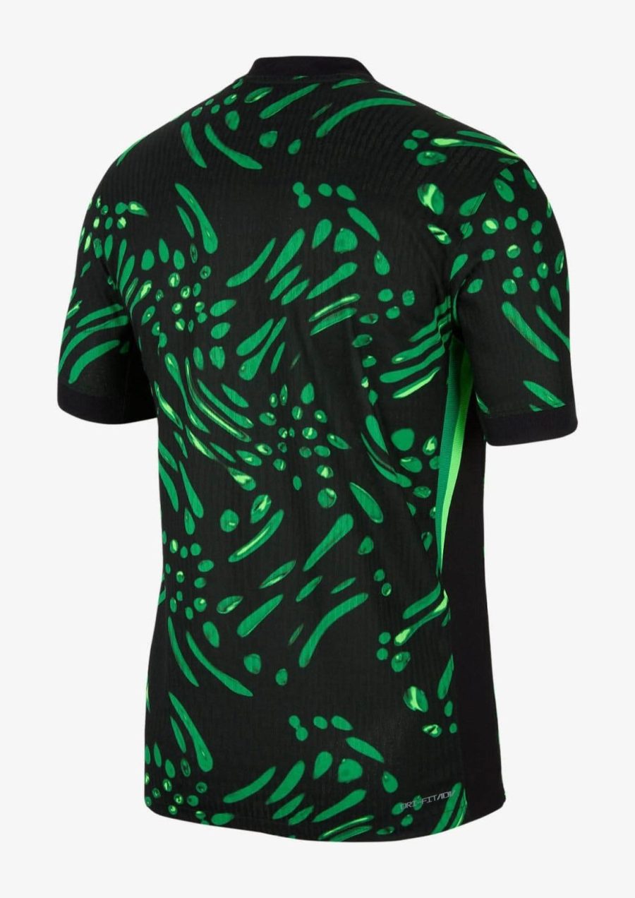 maillot-exterieur-du-nigeria-saison-2024-tenue-de-football-verte-et-blanche Maglia away del Nigeria stagione 2024 divisa da calcio verde e bianca